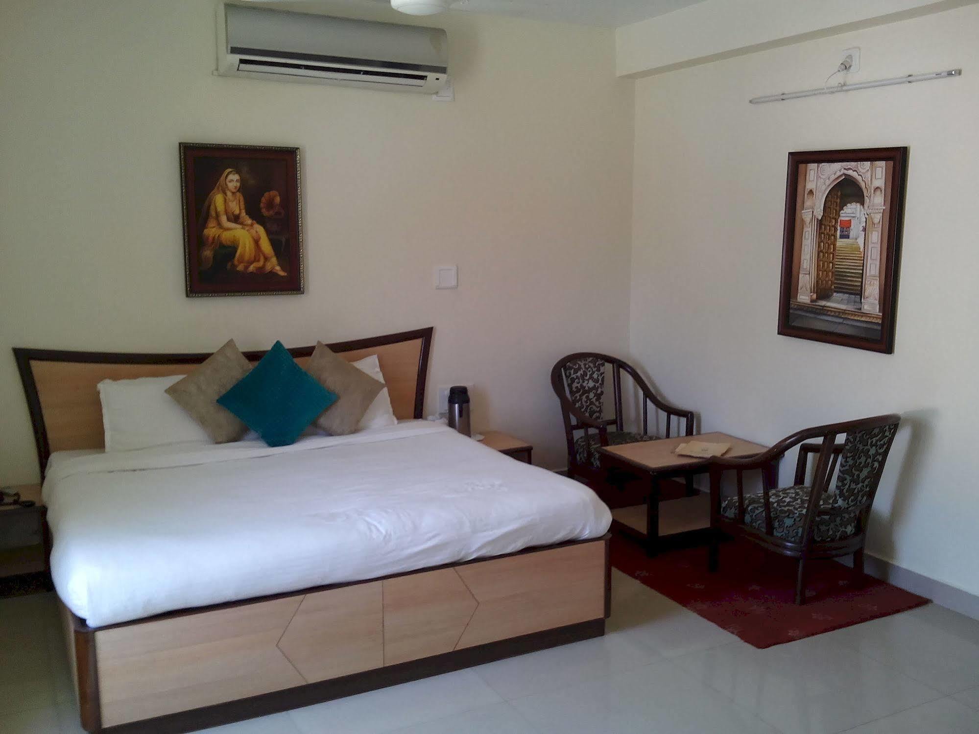 Hotel Karnavati Маунт-Абу Экстерьер фото